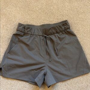 EUC Lululemon drawstring shorts